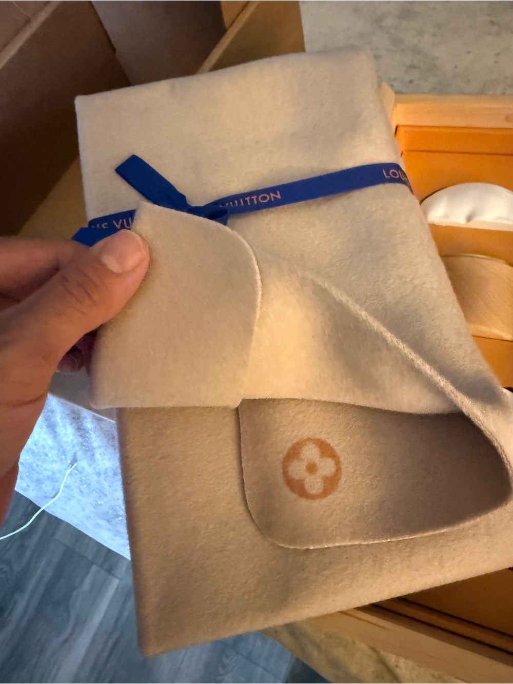 Louis Vuitton 'Under the Same Moon' Gift Set – Blue,Red,Orange & Cream Rare item - Picture 9 of 13